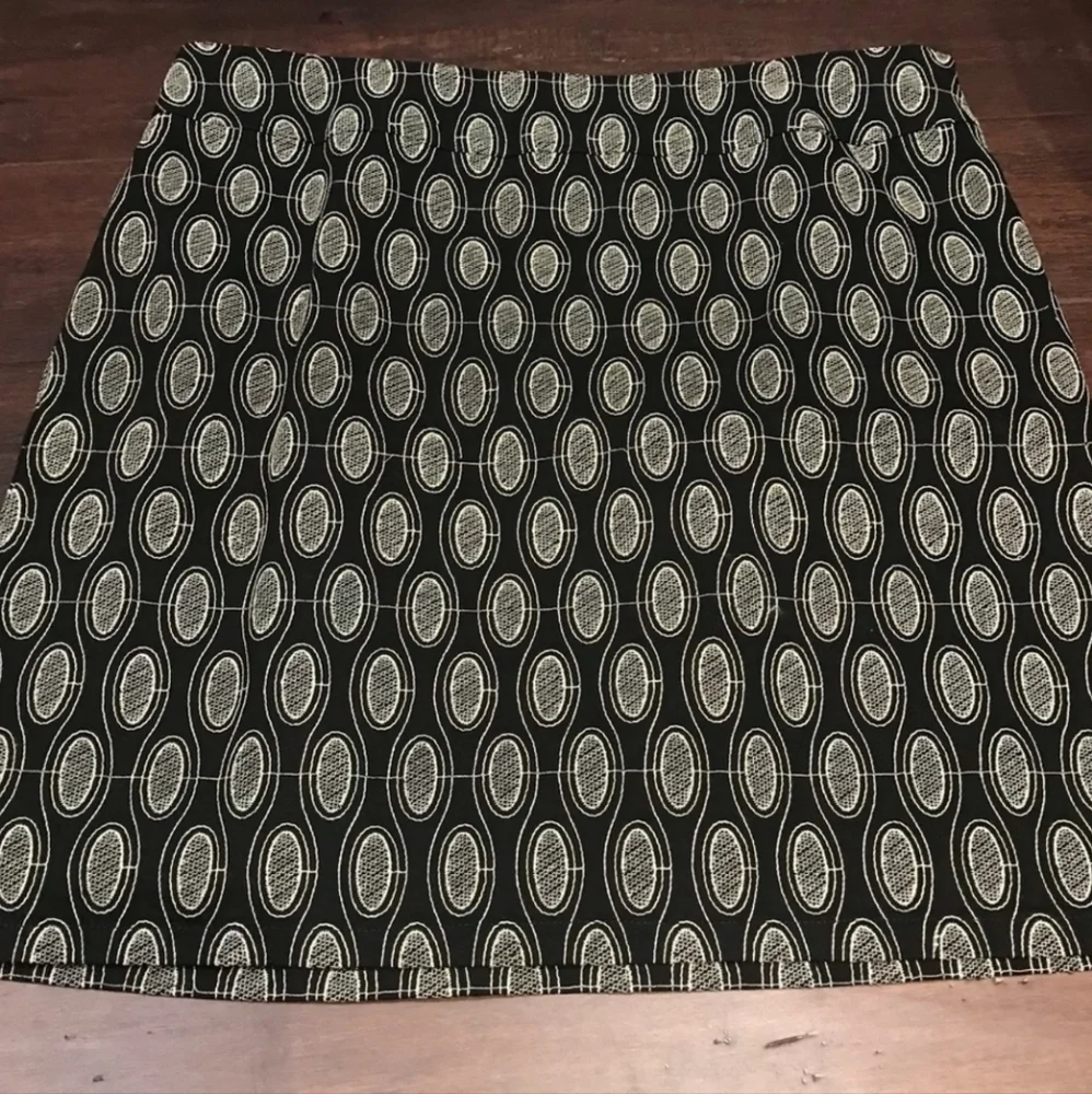 Ann Taylor Loft Geometric Design Black & White Straight Career Skirt Size 12 - Picture 5 of 6